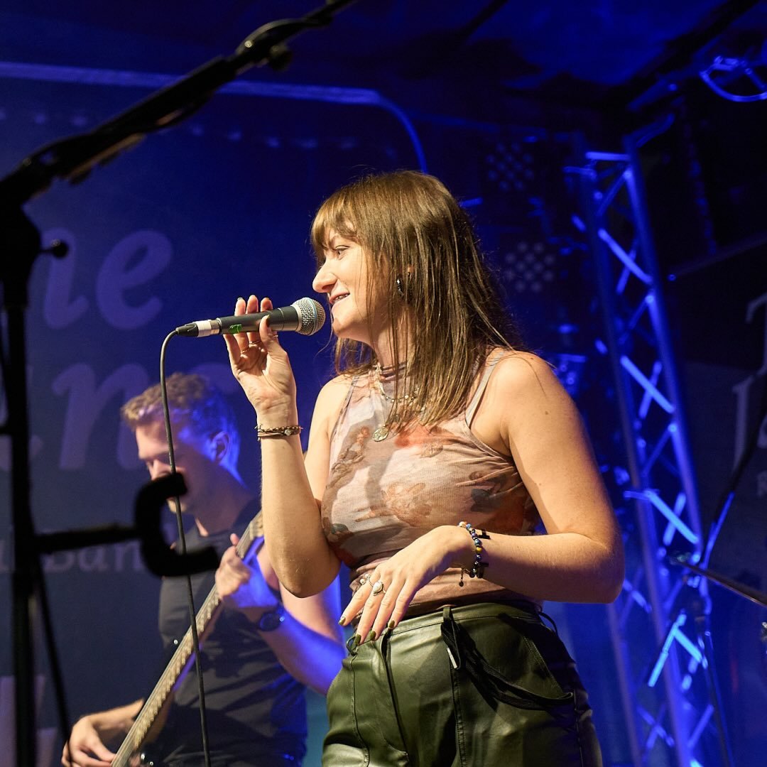 Simone - Sängerin der Band TaktX